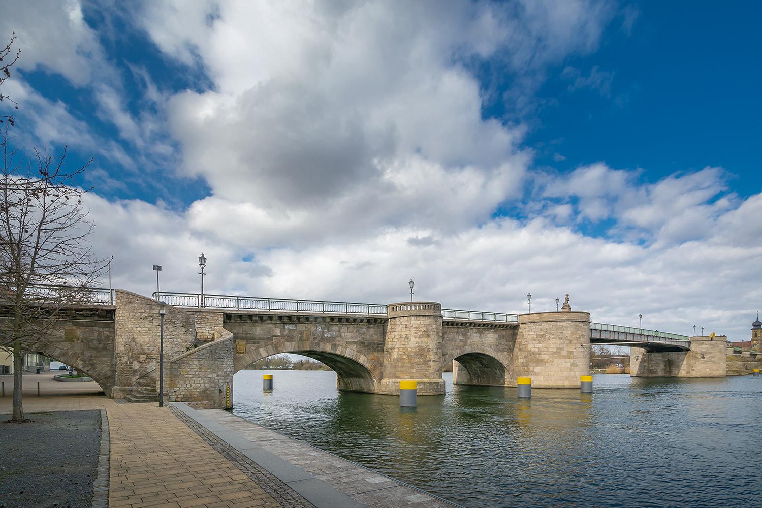 Alte Mainbrücke Pipinsbrücke in Kitzingen - Bayern