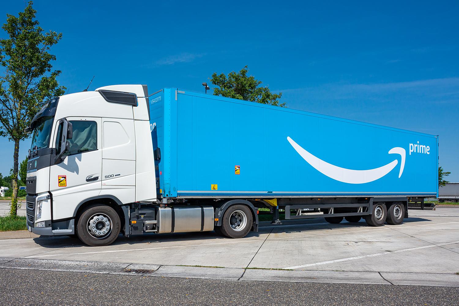 Amazon Prime Truck - Volvo 500