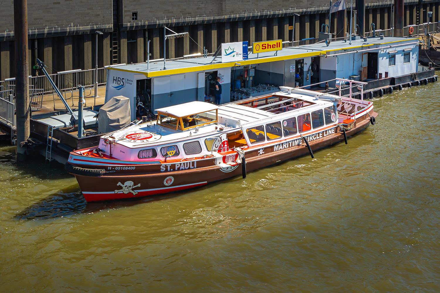 Barkasse "St. Pauli" im Hafen von Hamburg