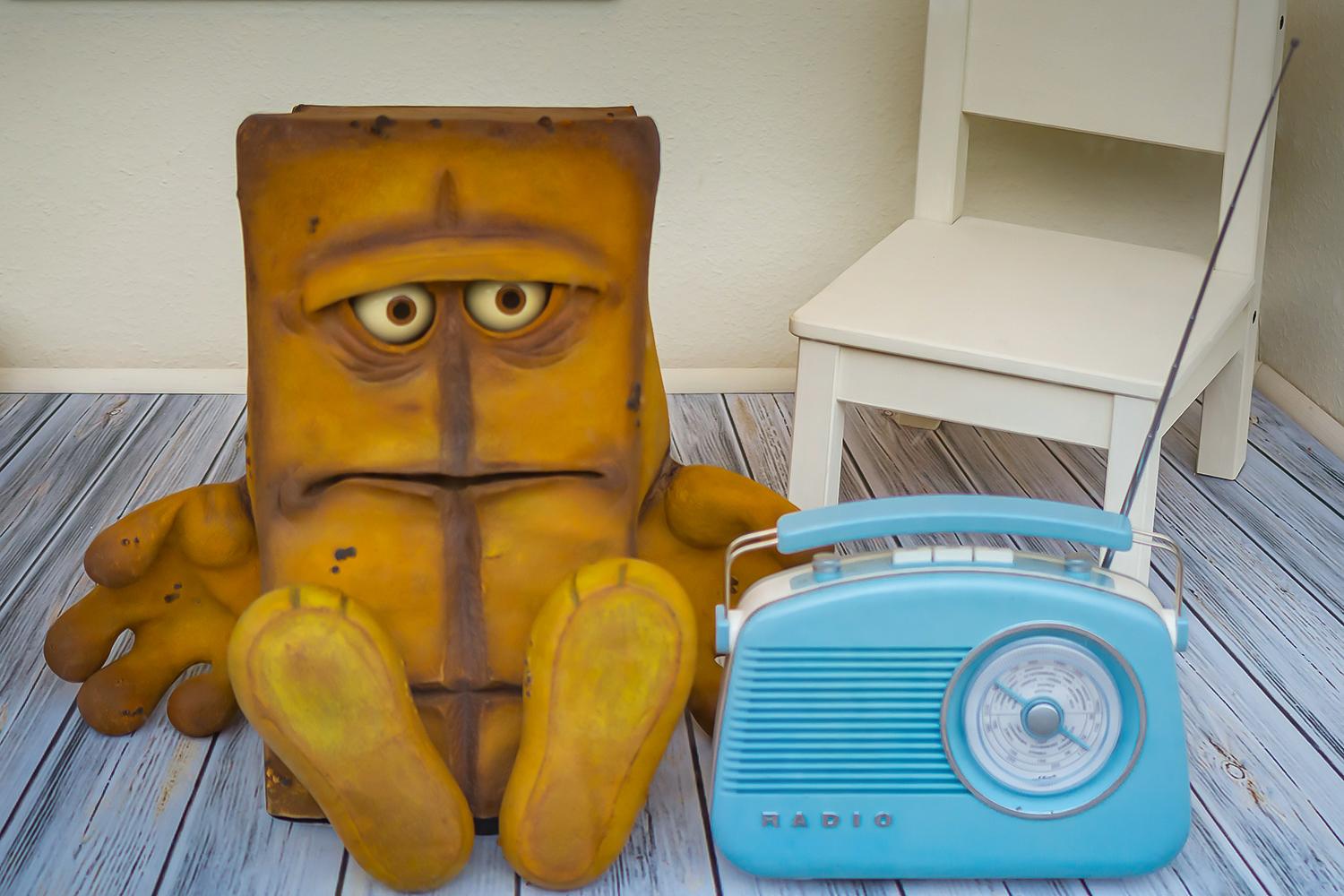 Bernd das Brot hört Radio