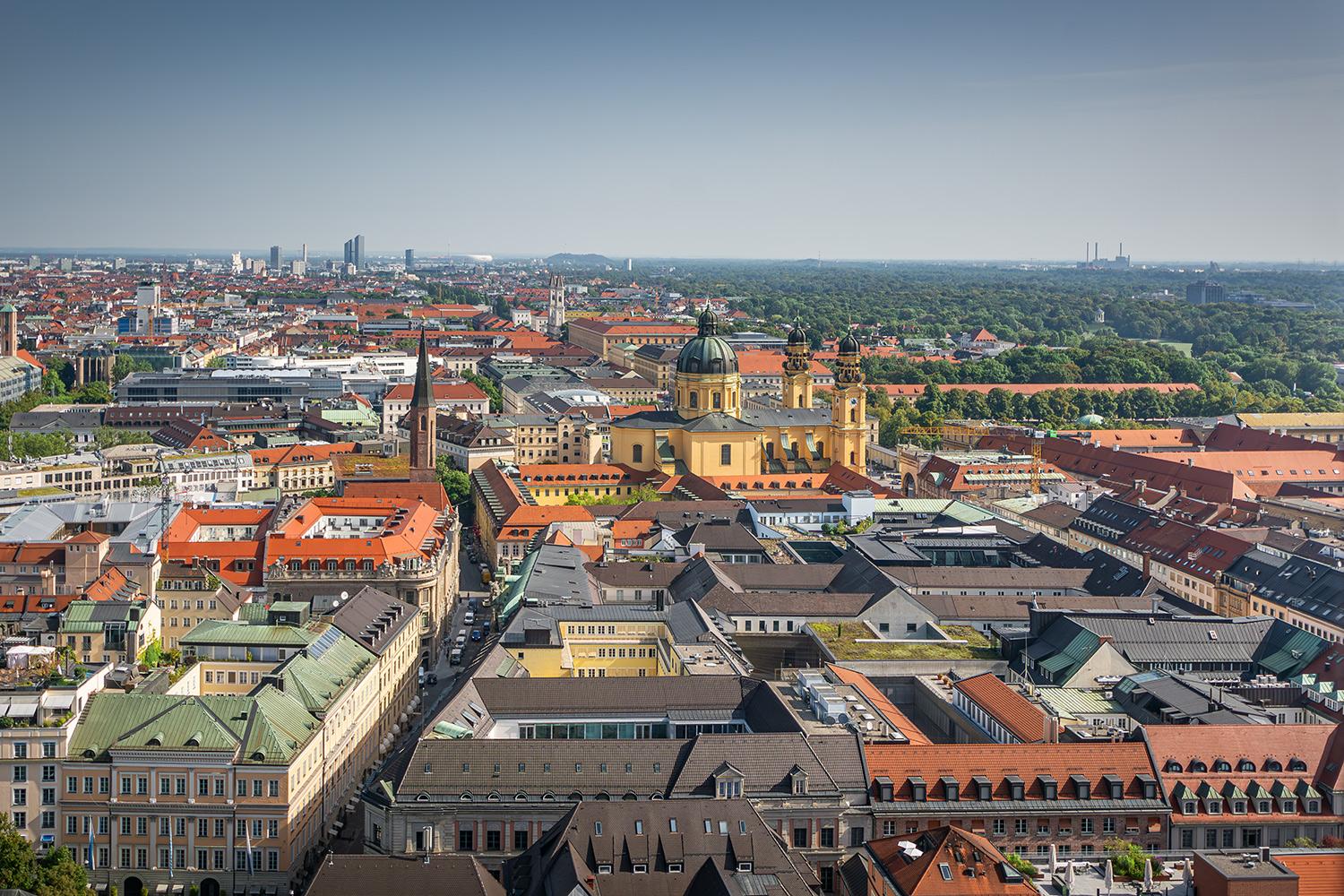 Blick auf die Theatinerkirche in München - Bayern