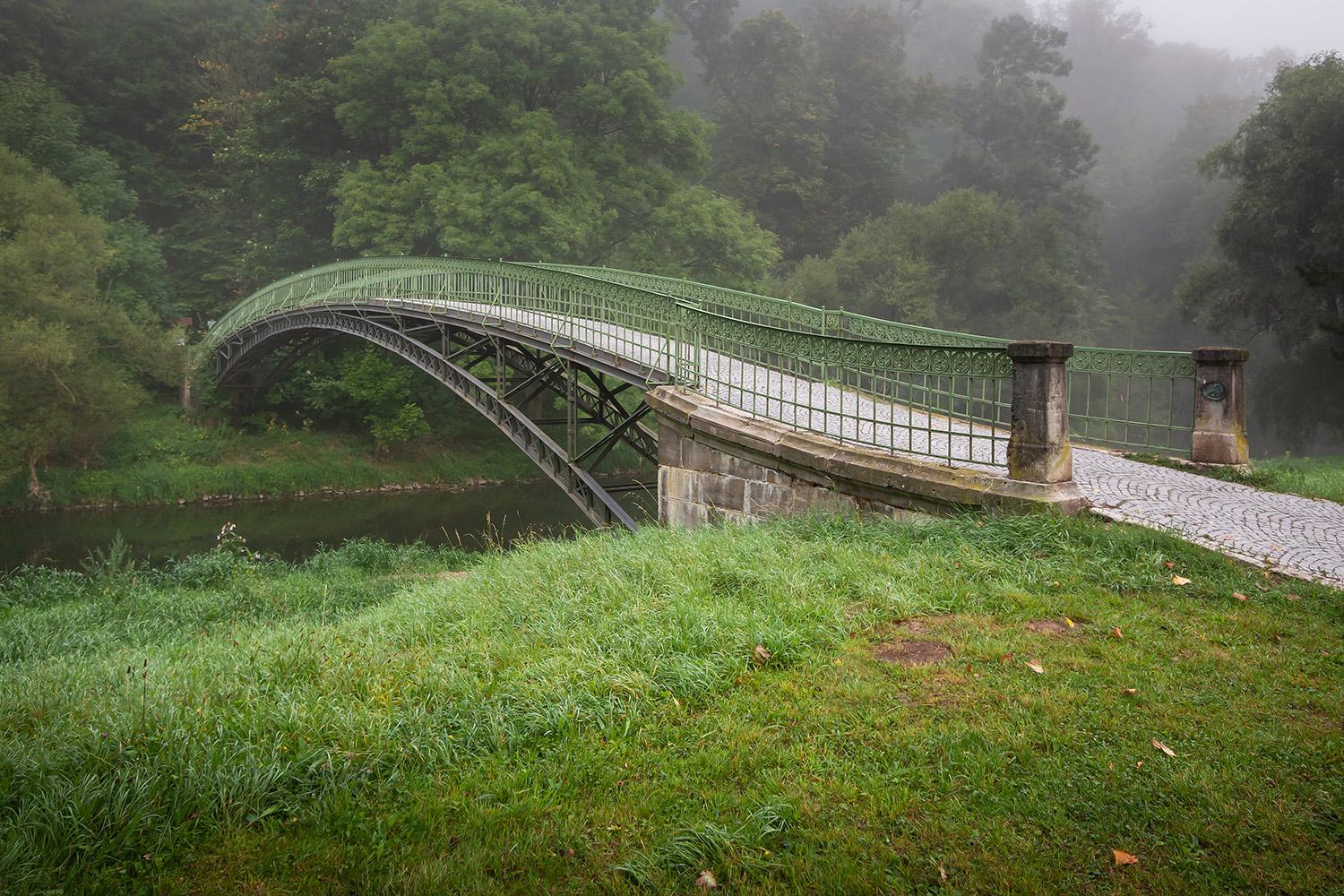 Bogenbrücke im Schlosspark in Meiningen - Thüringen