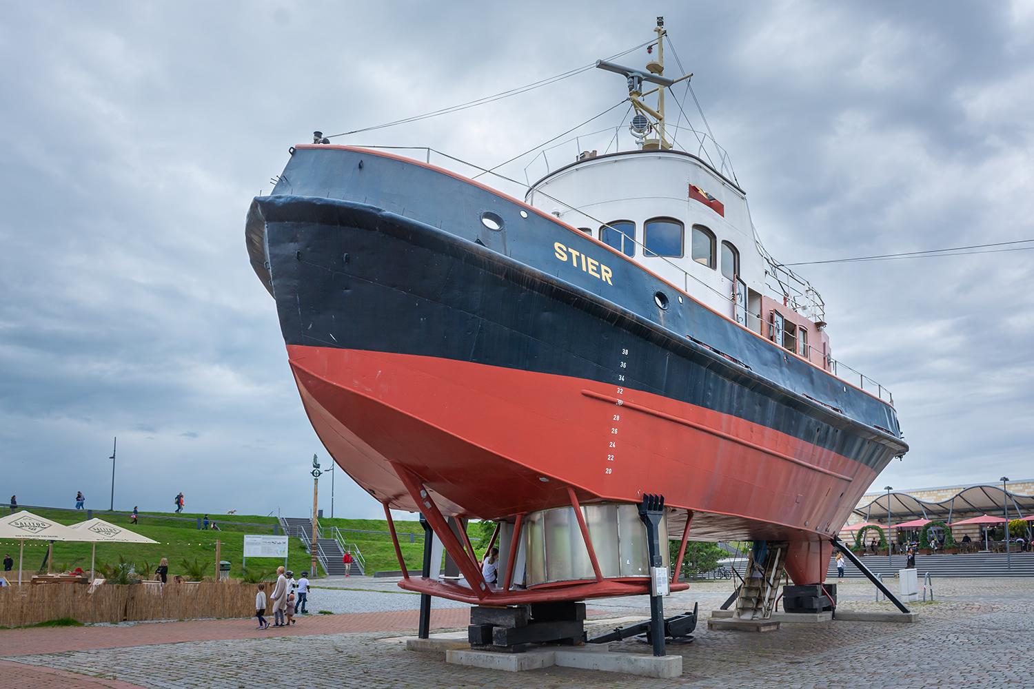Der Wassertrecker "Stier" (Vorderseite) - Bremerhaven