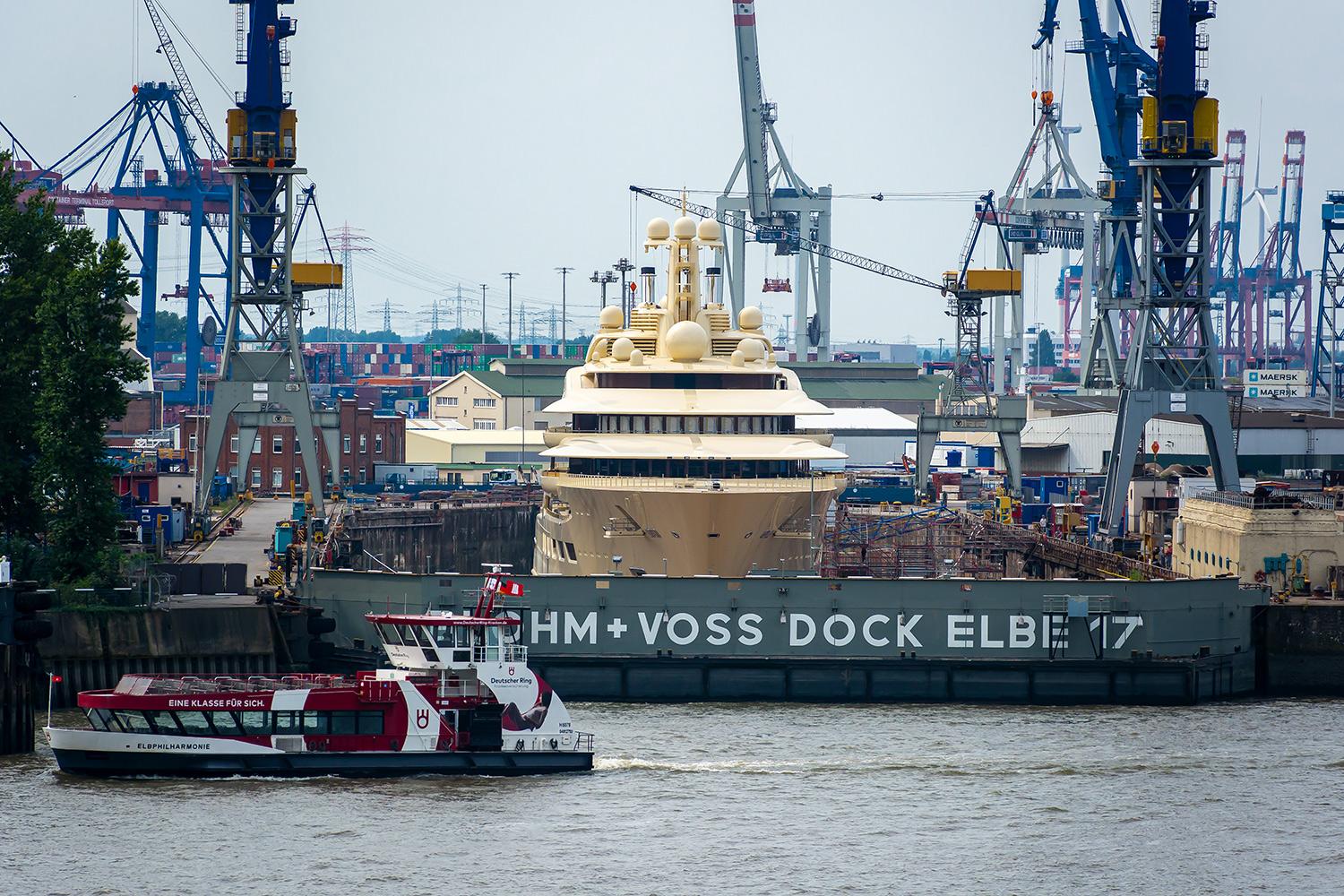 Die Dilbar - Hamburger Hafen Dock Elbe 17