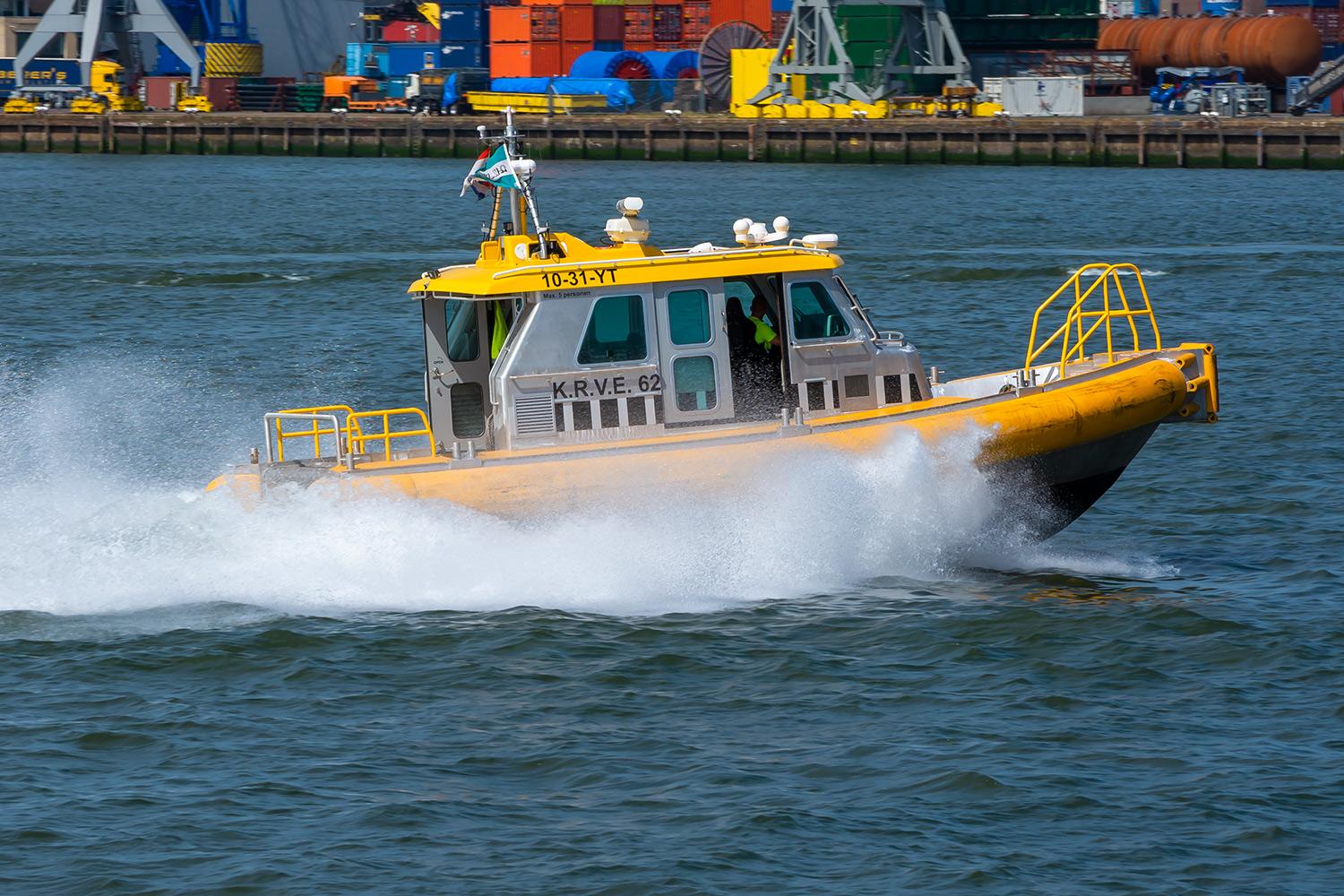 Die KRVE 62 im Hafengebiet von Rotterdam