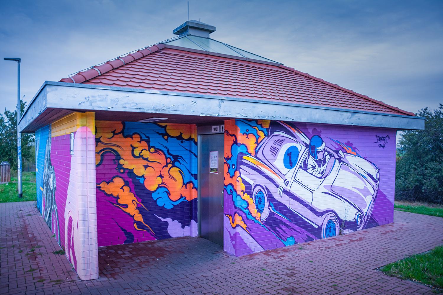 Graffito "Schneller Flitzer" - Parkplatz Saaleaue Nord (Sachsen-Anhalt)