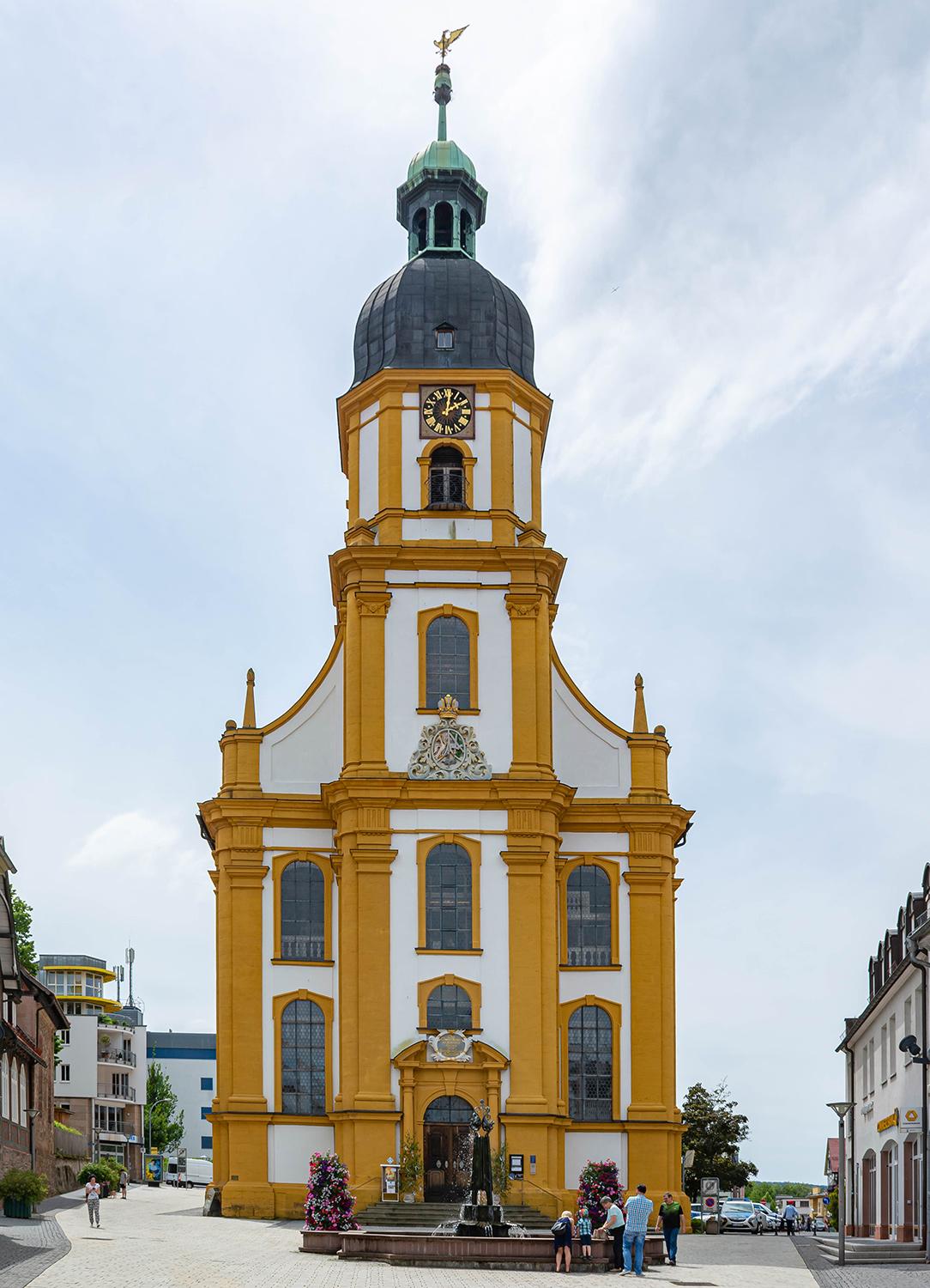 Haupteingang zur Kreuzkirche in Suhl - Thüringen