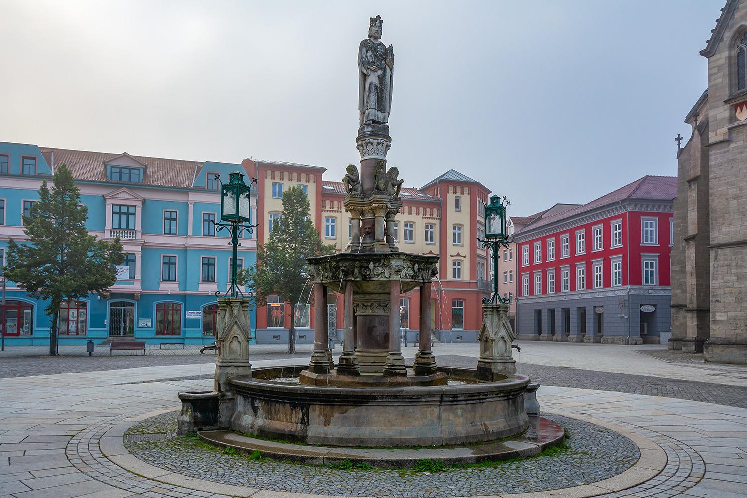 Heinrichsbrunnen am Marktplatz in Meiningen - Thüringen