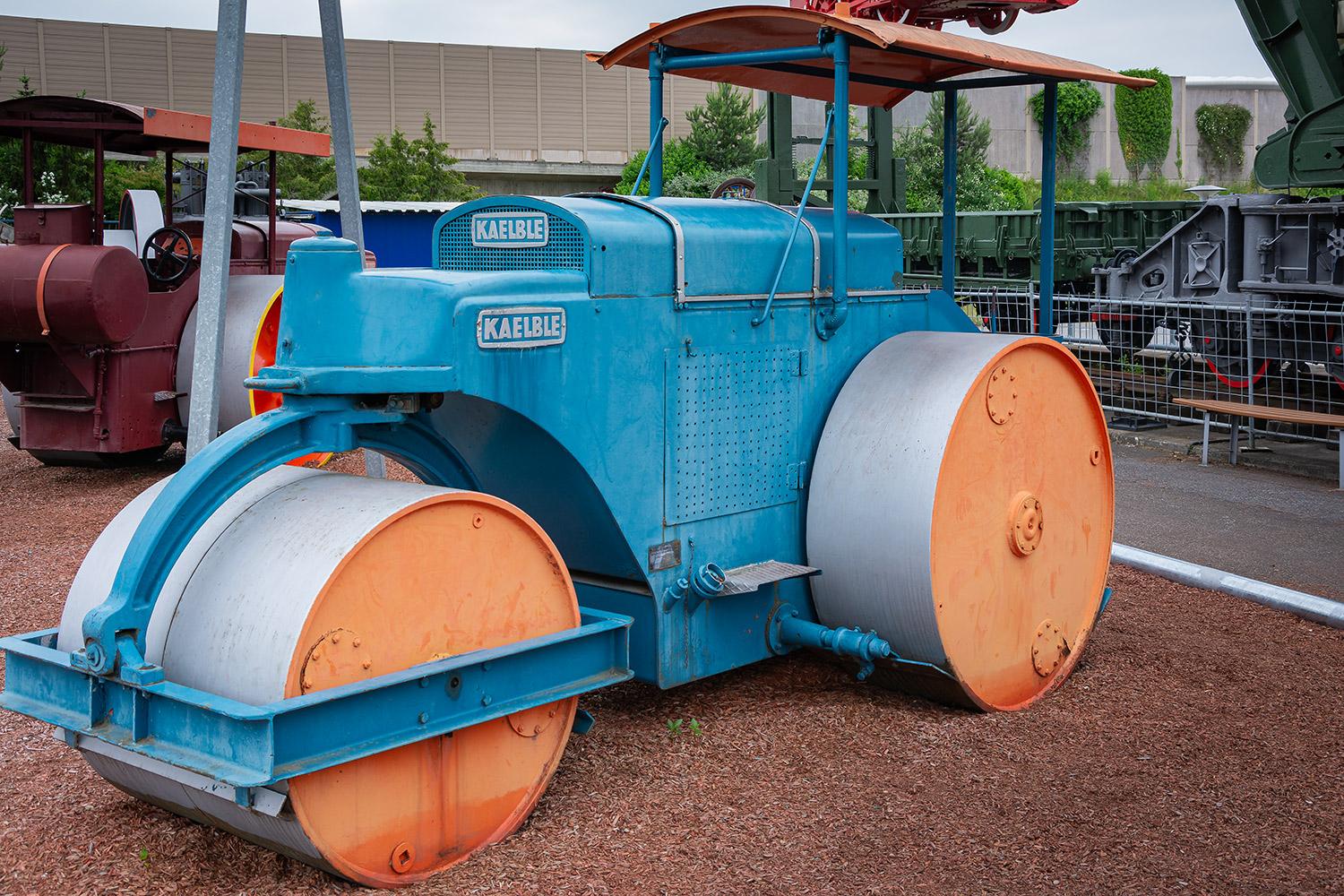 Historische Straßenwalze Kaelble 6 WM