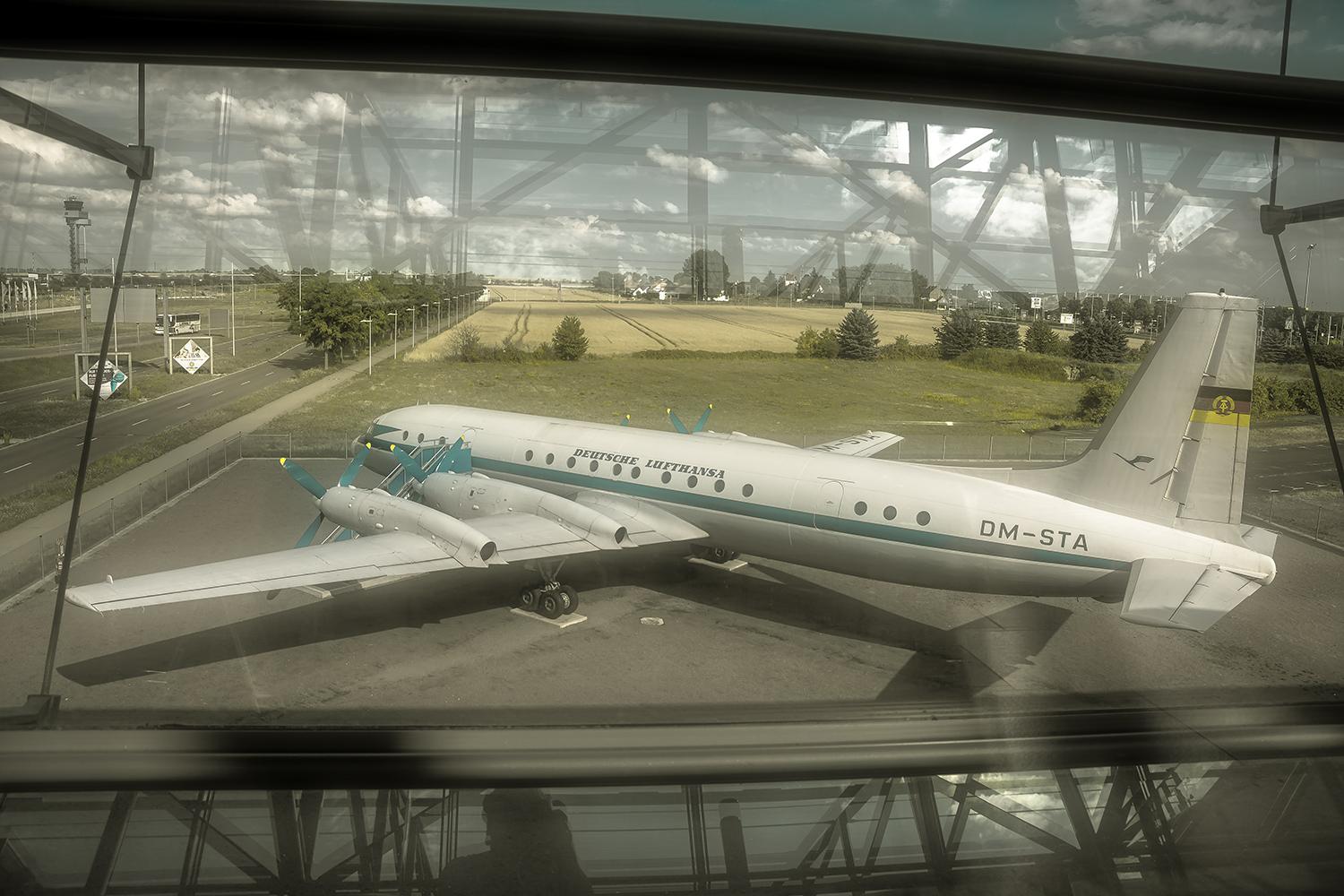 Iljuschin 18 DM-STA - Leipziger Flughafen