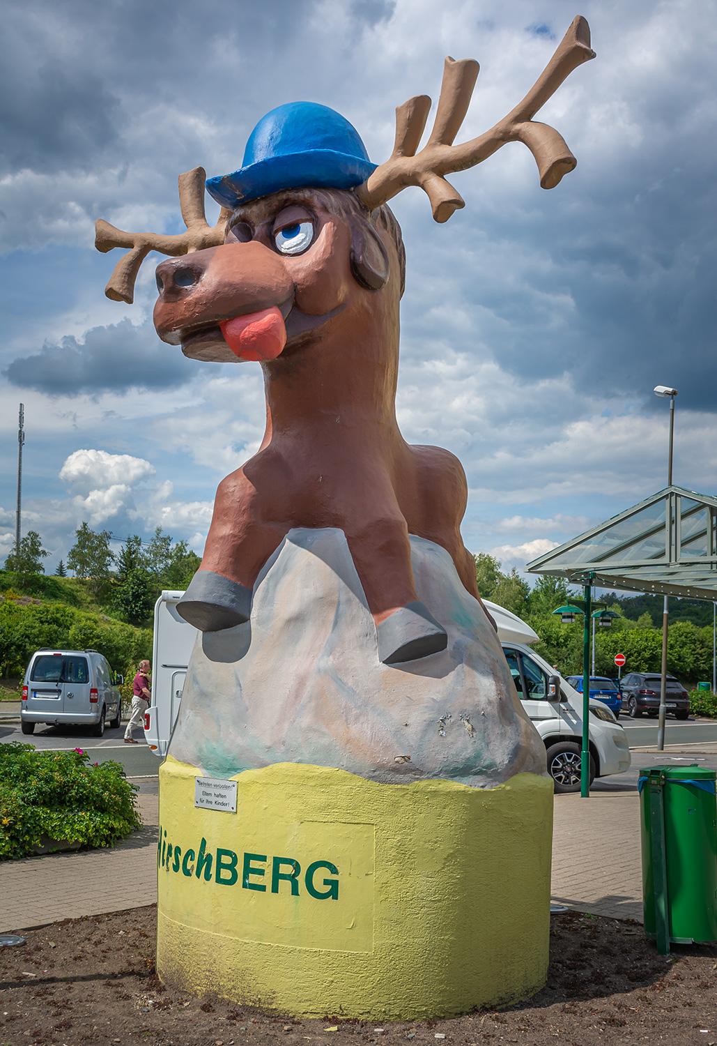 Maskottchen auf dem Rasthof Hirschberg Ost
