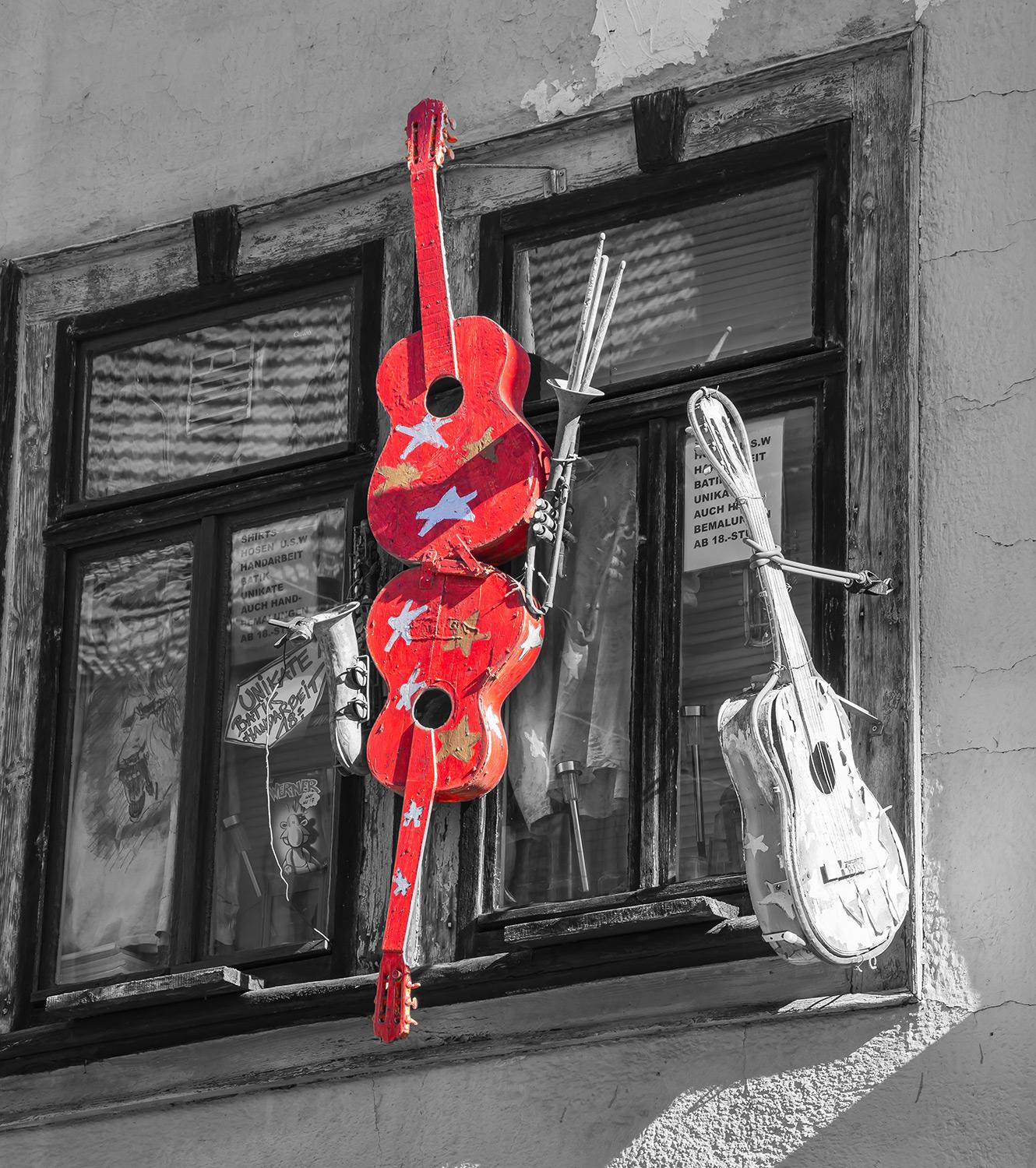 Musikalische Eindrücke an einer Hausfasade in Erfurt - Thüringen