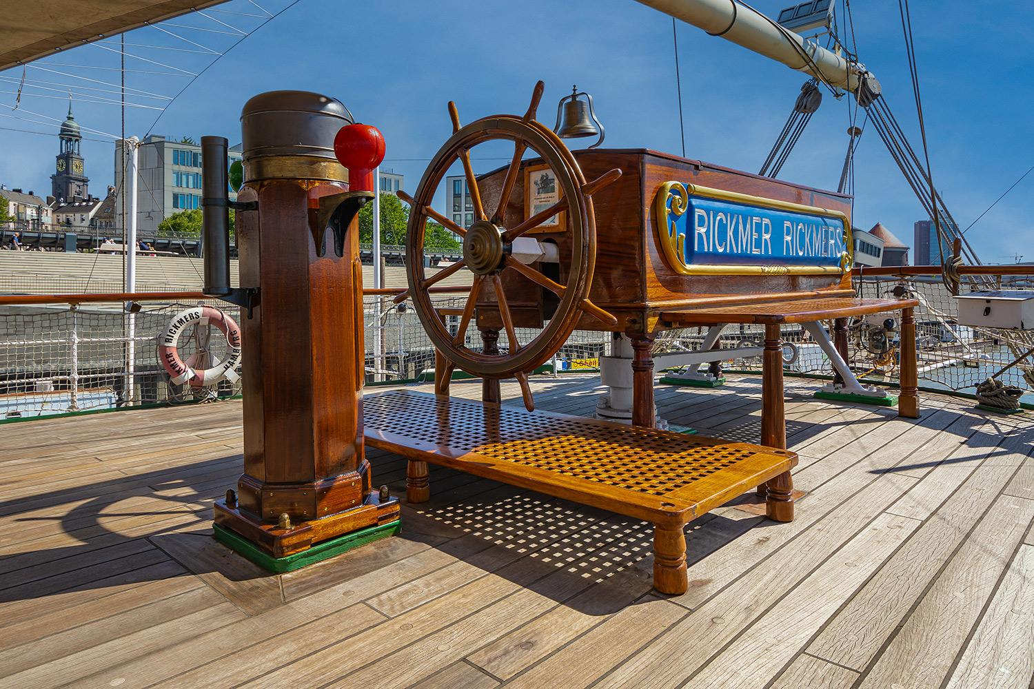 Steuerrad der "Rickmer Rickmers" - Hamburger Landungsbrücken