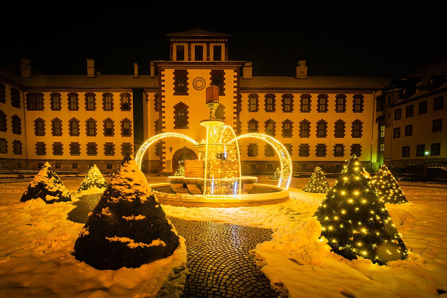 Viele Lichter im Innenhof von Schloss Elisabethenburg