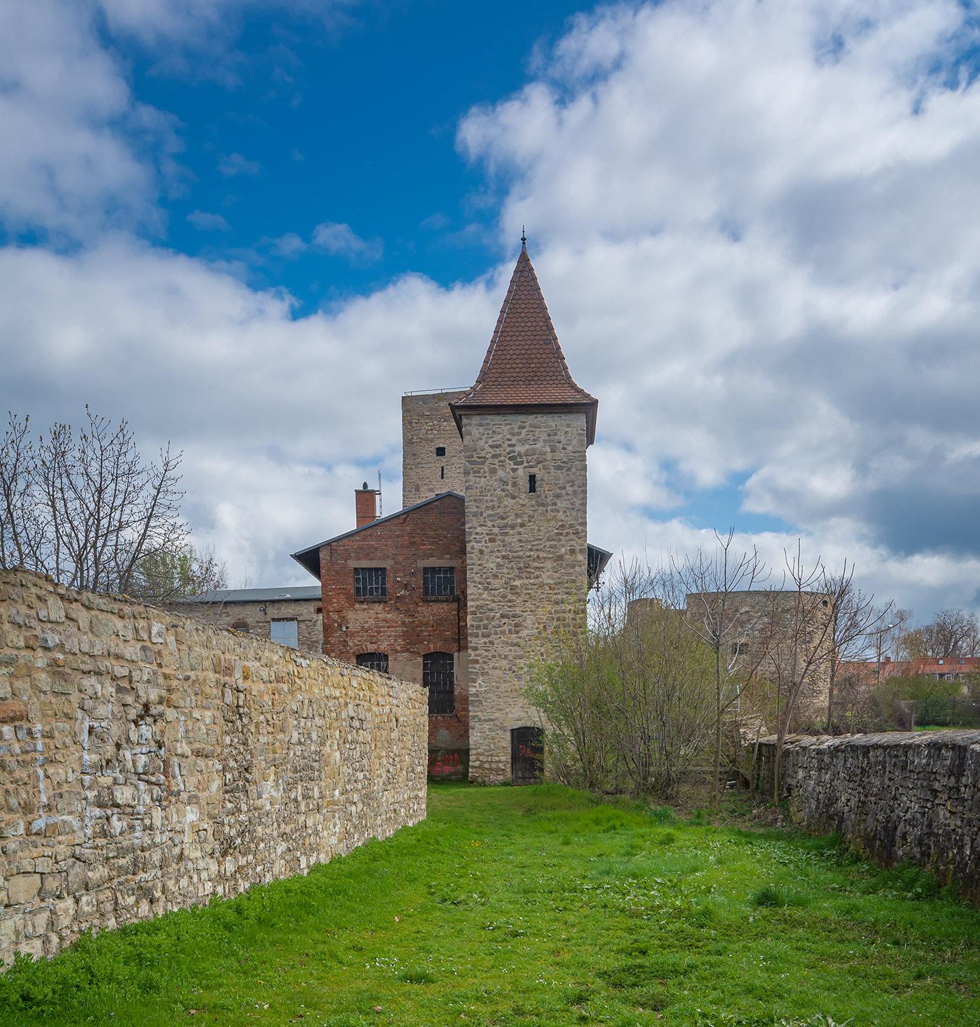 Wehrturm aus Richtung Westen in Stassfurt - Sachsen-Anhalt