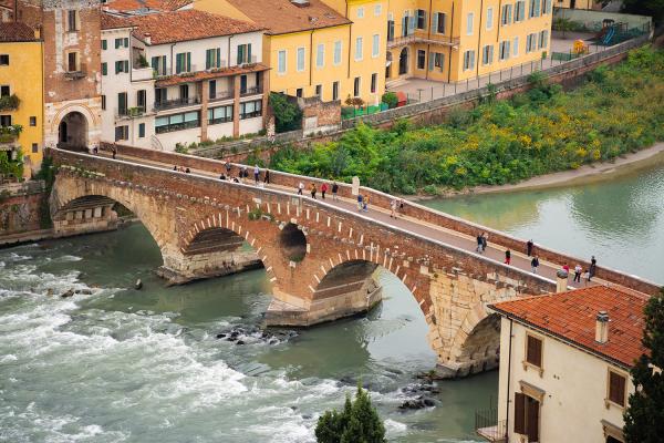 Die Ponte Pietra in Verona - Italien