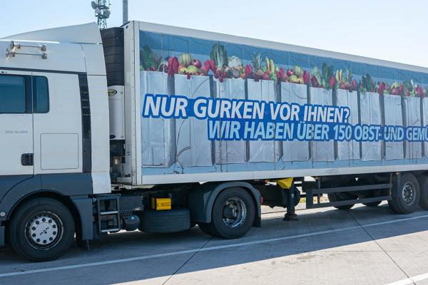 Tüten voller Gemüse - MAN TGX 18.400