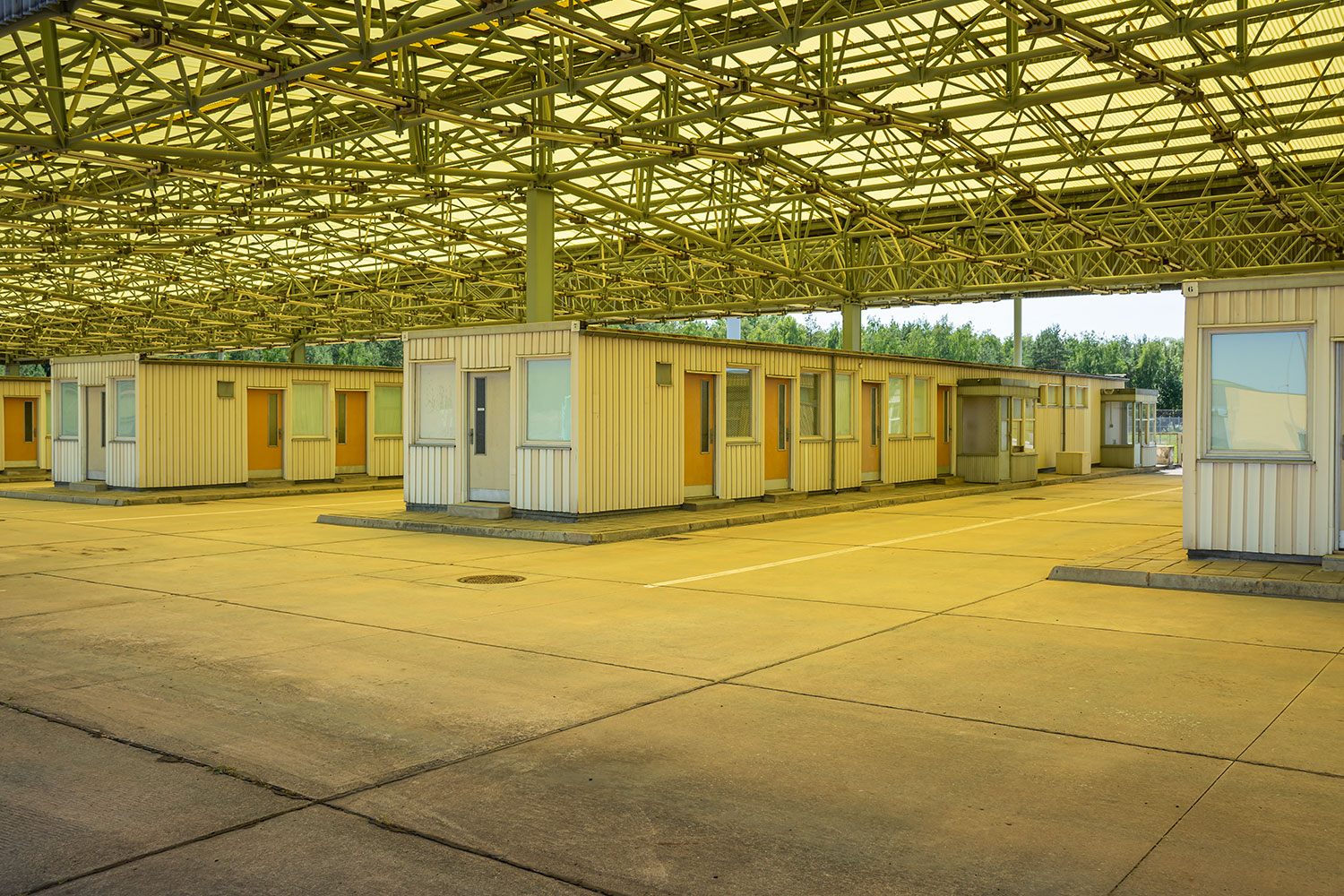 Fahrspuren Passkontrolle