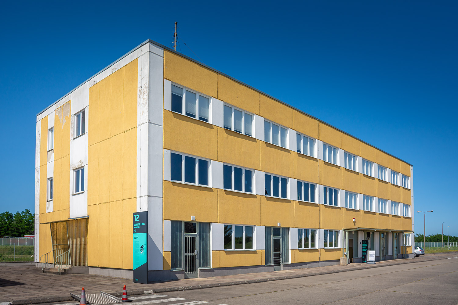 Dienstgebäude aus Richtung Südwesten