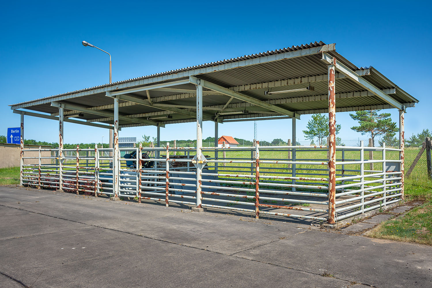 Viehboxen und Sprenggruben