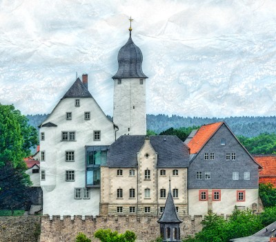 Zeichnung: Kr&auml;ftige Buntstifte