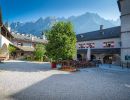 innenhof palas zeughaus bergekulisse burg hohenwerfen