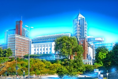 Surreal: Blaues Leuchten