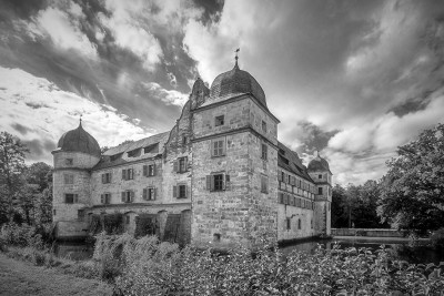 Architektur: Monochrome Glow